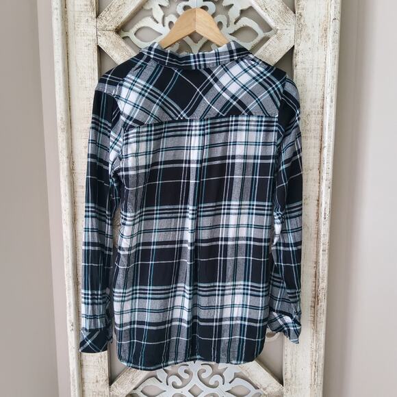 Croft & Barrow Women's Long Sleeve Button Down Plaid Shirt in Black & Aqua - Picture 8 of 8